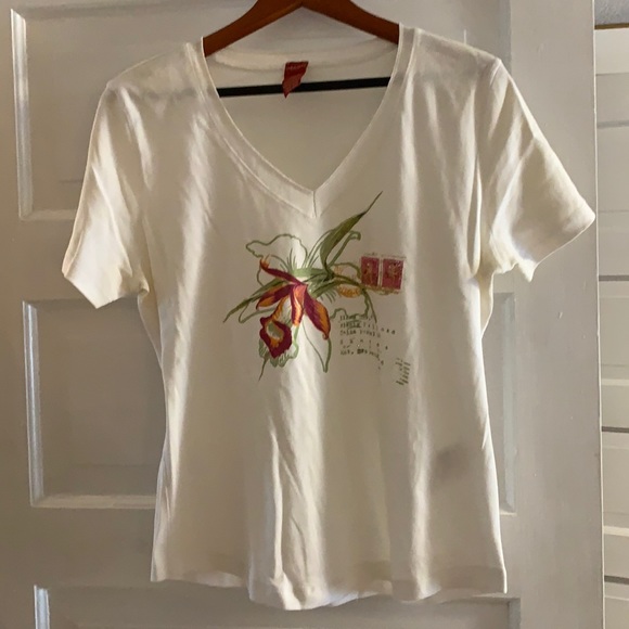 Super cute white T shirt with design NWOT - Picture 1 of 3